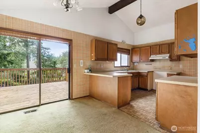 2011 Pine Wood Way, Oak Harbor, WA 98277 - Photo 6