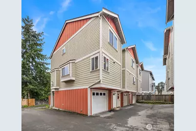 12050 33rd Avenue NE #C, Seattle, WA 98125 - Photo 2