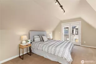 303 Bellevue Way SE, Bellevue, WA 98004 - Photo 18