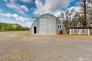 633 Lower Hogeye Rd, Waitsburg, WA 99361 - Photo 38