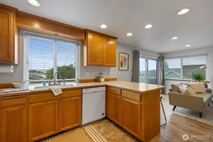 2411 E 13th St, Bremerton, WA 98310 - Photo 12