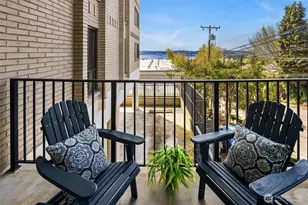 7 Highland Dr, Seattle, WA 98109 - Photo 2