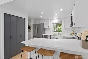 12303 SE 60th St, Bellevue, WA 98006 - Photo 8