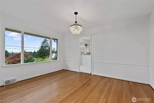 6015 Wellesley Way NE, Seattle, WA 98115 - Photo 10