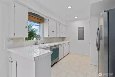 6015 Wellesley Way NE, Seattle, WA 98115 - Photo 16