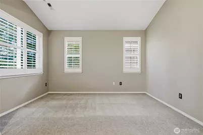 18676 NE 56th Court, Redmond, WA 98052 - Photo 16