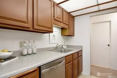 2201 3rd Avenue #804, Seattle, WA 98121 - Photo 10