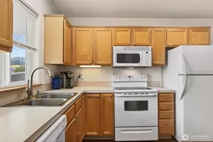 35 Glen Ln, Cathlamet, WA 98612 - Photo 4