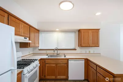 9741 Woodlawn Avenue N, Seattle, WA 98103 - Photo 4