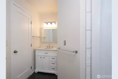 9741 Woodlawn Avenue N, Seattle, WA 98103 - Photo 10