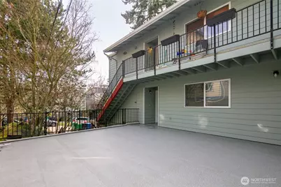 9741 Woodlawn Avenue N, Seattle, WA 98103 - Photo 2