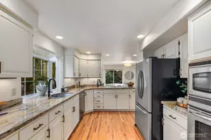 4601 NE 89th St, Seattle, WA 98115 - Photo 8