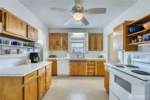 751 S 39th St, Tacoma, WA 98418 - Photo 6