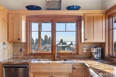 647 9th Avenue N, Edmonds, WA 98020 - Photo 4