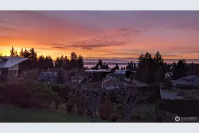 647 9th Avenue N, Edmonds, WA 98020 - Photo 2