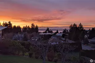 647 9th Ave N, Edmonds, WA 98020 - Photo 2