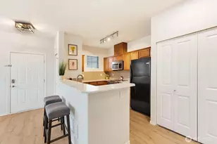 14915 38th Dr SE, Bothell, WA 98012 - Photo 2