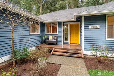 21007 Pioneer Way, Edmonds, WA 98026 - Photo 2