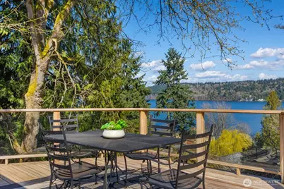 11904 Lakeside Avenue NE, Seattle, WA 98125 - Photo 1