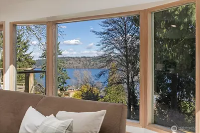 11904 Lakeside Avenue NE, Seattle, WA 98125 - Photo 8