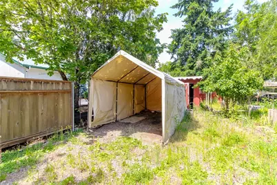 14523 Pioneer Way E, Puyallup, WA 98372 - Photo 20