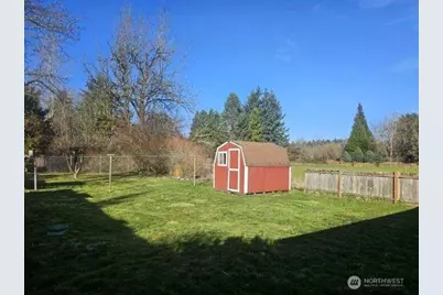 14523 Pioneer Way E, Puyallup, WA 98372 - Photo 24