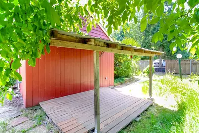 14523 Pioneer Way E, Puyallup, WA 98372 - Photo 18