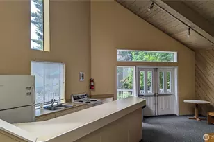 10819 NE 37th Pl, Bellevue, WA 98004 - Photo 18