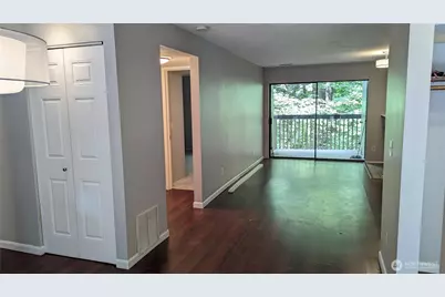 10819 NE 37th Place #107, Bellevue, WA 98004 - Photo 4