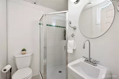 839 W Etruria Street, Seattle, WA 98119 - Photo 32