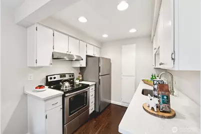 12506 NE 142nd Lane #C204, Kirkland, WA 98034 - Photo 8