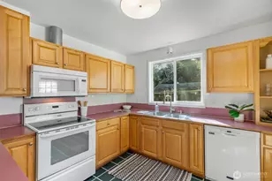 1815 N 137th St, Seattle, WA 98133 - Photo 10