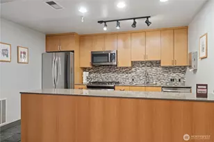 1900 Alaskan Wy, Seattle, WA 98121 - Photo 36