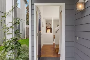 9253 Fremont Ave N, Seattle, WA 98103 - Photo 2