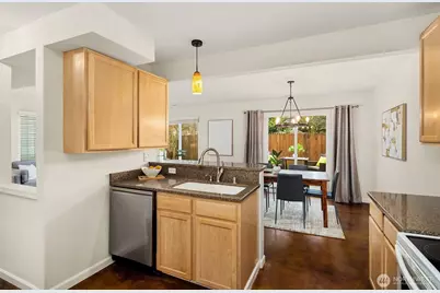 9253 Fremont Avenue N, Seattle, WA 98103 - Photo 12