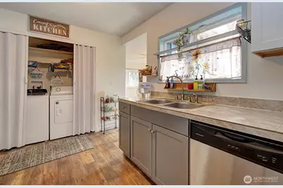 5037 Pacific Terr, Longview, WA 98632 - Photo 6