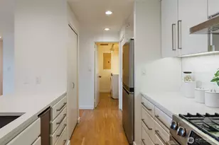 1118 Lakeview Blvd E, Seattle, WA 98102 - Photo 10