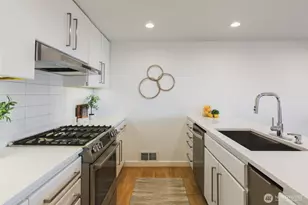 1118 Lakeview Blvd E, Seattle, WA 98102 - Photo 6