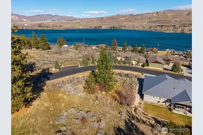 15315 Lakeview Street, Entiat, WA 98822 - Photo 2