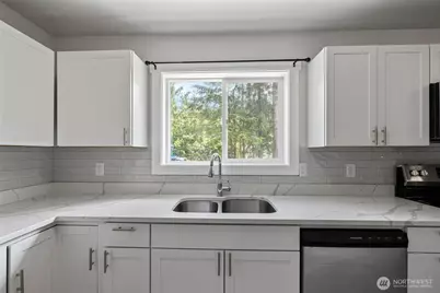 8471 Golden Valley Drive, Maple Falls, WA 98266 - Photo 10