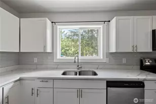 8471 Golden Valley Dr, Maple Falls, WA 98266 - Photo 10