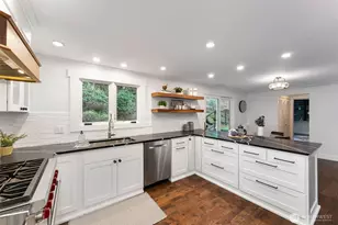 8205 NE Blakely Ct W, Bainbridge Island, WA 98110 - Photo 6