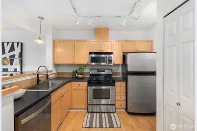 7116 Greenwood Avenue N #305, Seattle, WA 98103 - Photo 6