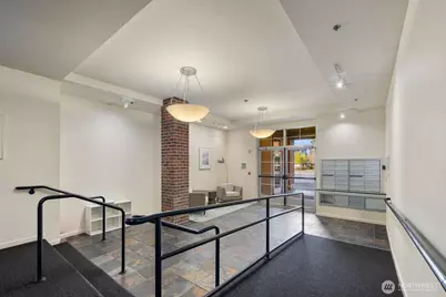 7116 Greenwood Avenue N #305, Seattle, WA 98103 - Photo 2