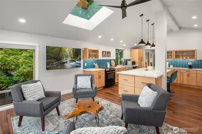 2105 135th Place SE, Bellevue, WA 98005 - Photo 2