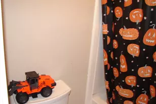 10605 SE 261st Pl, Kent, WA 98030 - Photo 8