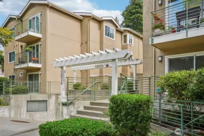 12034 15th Avenue NE #204, Seattle, WA 98125 - Photo 2