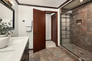 22223 NE 82nd Pl, Redmond, WA 98053 - Photo 24