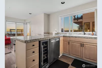 601 W Mercer Place #301, Seattle, WA 98119 - Photo 18