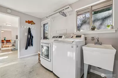 11537 Corliss Avenue N, Seattle, WA 98133 - Photo 16